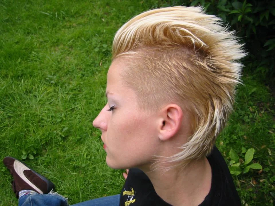 Blonde undercut with a swept-back top