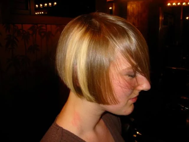 Smooth graduated bob with a side fringe